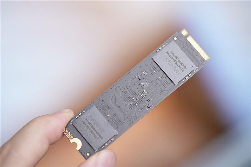稳定7100MB/s！雷克沙ARES 8TB SSD评测：机箱里再也没有机械硬盘的位置了  第5张