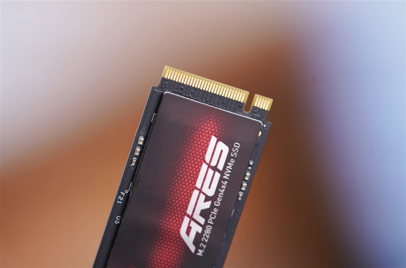 稳定7100MB/s！雷克沙ARES 8TB SSD评测：机箱里再也没有机械硬盘的位置了  第2张