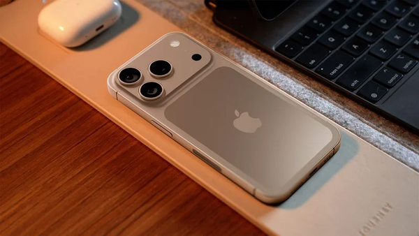 9月全球手机市场，iPhone 17、三星与华为三折叠的激烈竞争