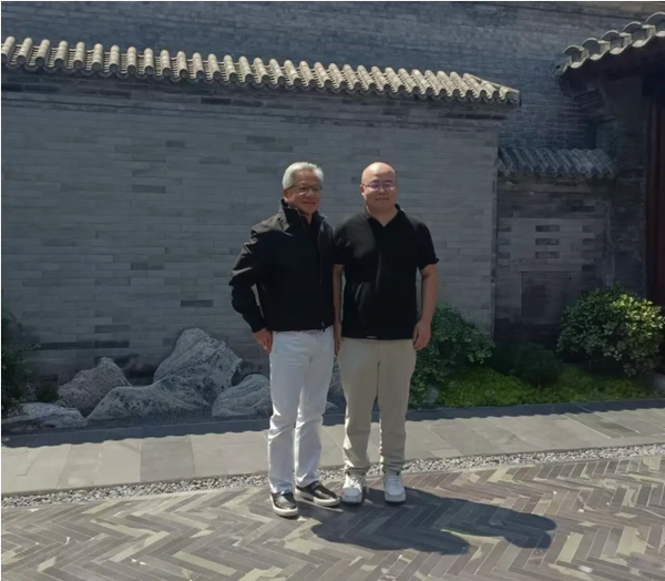 黄仁勋与MiniMax创始人闫俊杰深度交流两小时，密会背后的合作与展望