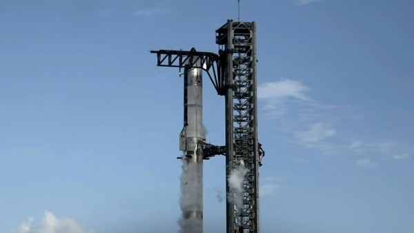 SpaceX星舰第十次试飞成功，为2027年重返月球计划助力铺路