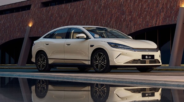 1-7月中型轿车销量排行榜，秦L领跑，Model 3位列第六