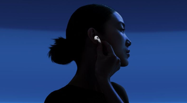 苹果iOS 26新功能，AirPods实现远程控制iPhone相机功能