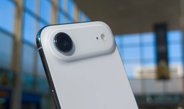 苹果折叠屏，iPhone Air三明治设计，预计明年问世