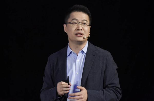 小米17非抄袭之作，卢伟冰强调并吸引1200万用户