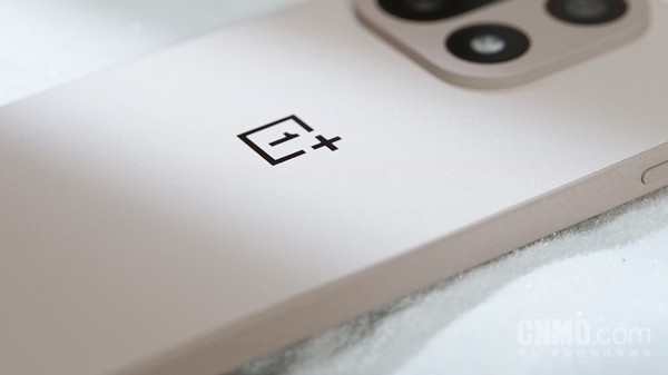 一加 15评测:这是一台真正为玩家打造的“性能Ultra”  第2张 一加 15评测:这是一台真正为玩家打造的“性能Ultra”  第2张