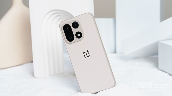 一加 15评测:这是一台真正为玩家打造的“性能Ultra”  第3张 一加 15评测:这是一台真正为玩家打造的“性能Ultra”  第3张