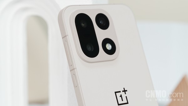 一加 15评测:这是一台真正为玩家打造的“性能Ultra”  第13张 一加 15评测:这是一台真正为玩家打造的“性能Ultra”  第13张