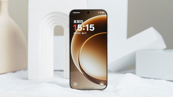 一加 15评测:这是一台真正为玩家打造的“性能Ultra”  第4张 一加 15评测:这是一台真正为玩家打造的“性能Ultra”  第4张