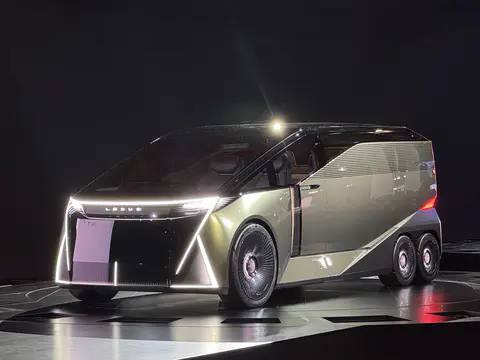 雷克萨斯LS概念车实车发布 六轮MPV造型+六座布局