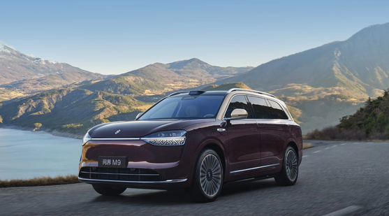 鸿蒙智行创中国新势力最快百万交付纪录，问界M9贡献超四分之一销量