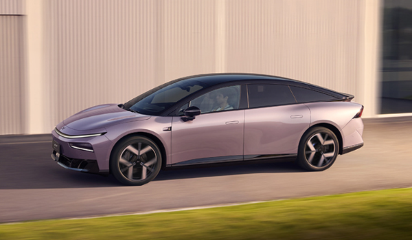 2026款小鹏P7+开启海外大规模发运 第二代VLA加持