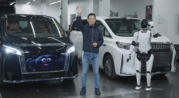 贾跃亭宣布法拉第未来EAI机器人下周起交付