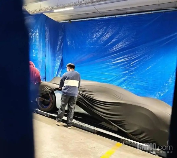 胡峥楠回应小米超跑实拍：网友作品 实车帅多了！  第3张