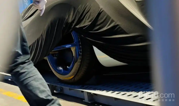 胡峥楠回应小米超跑实拍：网友作品 实车帅多了！  第4张