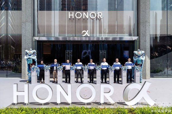 李健：荣耀阿尔法全球旗舰店获米兰室内设计奖金奖